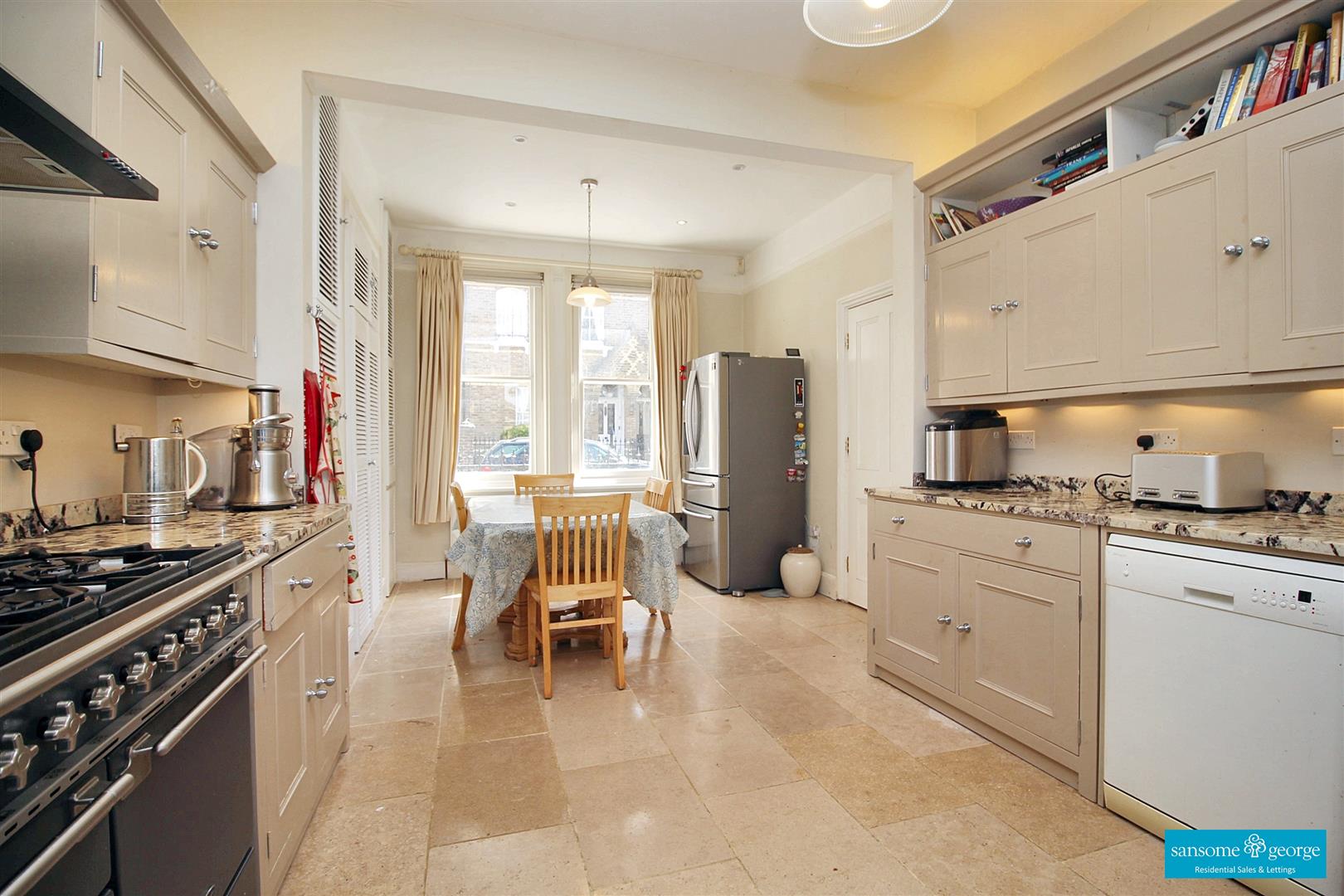 6 bed property in The Mount, Reading